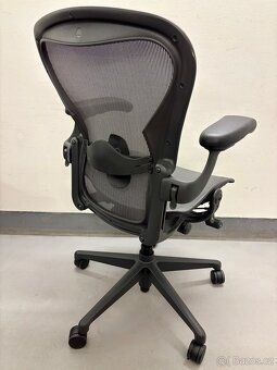 Kancelářská židle Herman Miller Aeron Remastered - 4