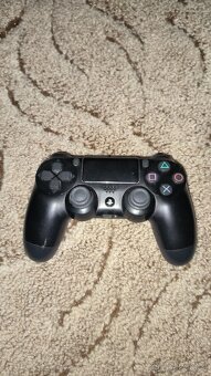 PS4 s ovladačem - 4