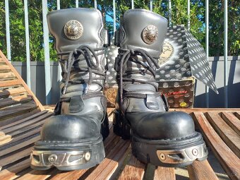 Boty 42 vel. New Rock Reactor - 4