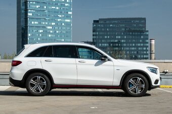 Mercedes-Benz GLC SUV 350 e 4MATIC A/T - 4