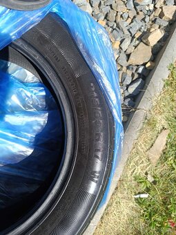 Pneu 215/55 R17 94W DOT 0523 - 4
