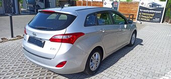 Hyundai i30 combi,1.6 ,83 000 najetokoupeno nové v CZ - 4
