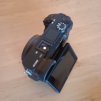 Sony A6300 (tělo) + 3 baterie - 4