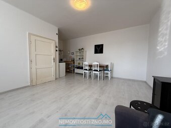 Pronájem cihlového bytu 1+kk, 30m2, částečně zařízený, dvore - 4