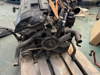 Motor m52b25 - 4