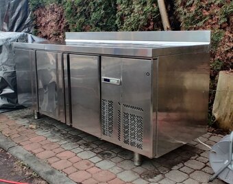 Chladicí stůl 1960x600mm - s 3 dveřmi a pracovní deskou - 4