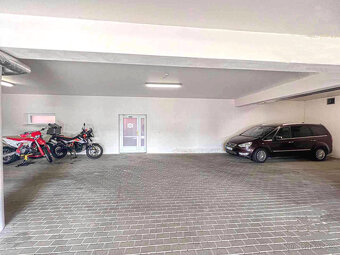 PRODÁM KRYTÉ  GARÁŽOVÉ STÁNÍ -  Brno, U Leskavy - 4