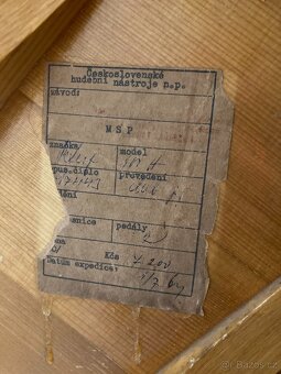 Prodám pianino Petrof model 103 včetně židličky - 4