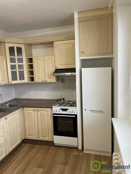 Pronájem prostorného bytu 3+1 s lodžií – 68 m², 3. NP, výtah - 4