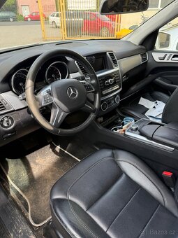 Nepojízdný Mercedes ML - 4