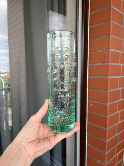 Sběratelská váza 23 cm, uranové sklo, Václav Hanuš - 4