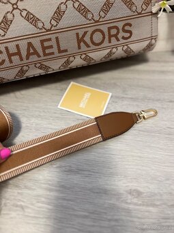 Kabelka Michael Kors Gigi large monogram hnědá - 4