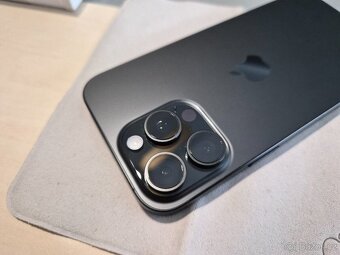 Apple iPhone 16 Pro Max 256GB, černý titan - 4