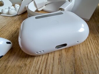 Apple AirPods Pro 2 s MagSafe (USB C) 2024 - 4