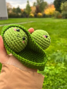 Háčkovaná hračka - hrášek - 4