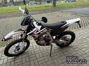 Nový motocykl AJP SPR5 250 ENDURO e5 - 4