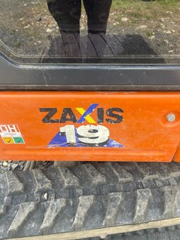 Hitachi ZX19 - 4