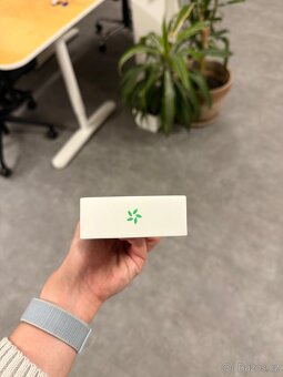 Prodám nové, zabalené Apple Watch Series 10 42mm rose gold - 4