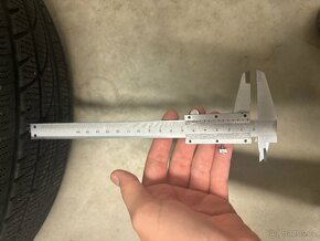 Prodám čtyři zimní pneumatiky 225/55R17 - 4