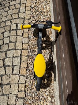 Dětské sportovní odrážedlo FirstBike + adaptér + přilba - 4
