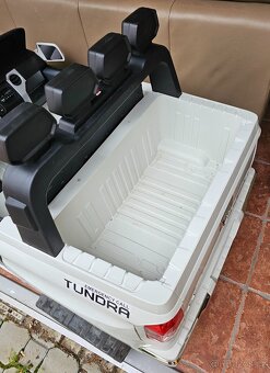 Elektrické autíčko pro dvě děti Toyota Tundra XXL 24V POLICE - 4