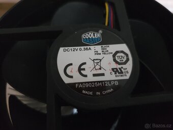 Chladič včetně upínací destičky. Byl na socketu 1151 - 4