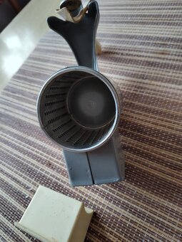 Mlýnek na strouhanku a na ořechy - 4