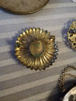 3x stará historická Brož a svaté obrázky. - 4