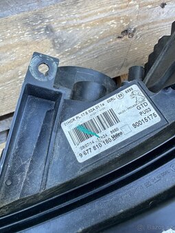 Levé přední světlo Peugeot 2008 před facelift - 4