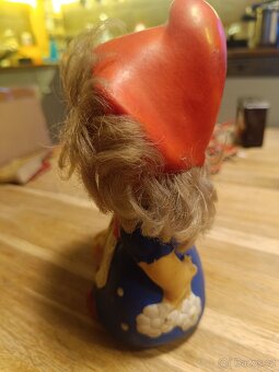 Stará panenka s kočárkem - 4