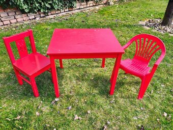 Dětský stoleček a dvě židličky - 4