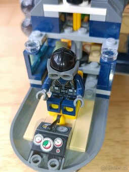 LEGO Jurassic World 75928 Pronásledování Bluea - 4