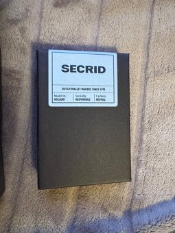 KOŽENÁ PENĚŽENKA NA KARTY SECRID PREMIUM SLIMWALLET EMBOSS L - 4