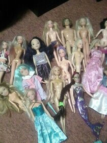 panenky Barbie+spousta oblečení-cena za všechno - 4