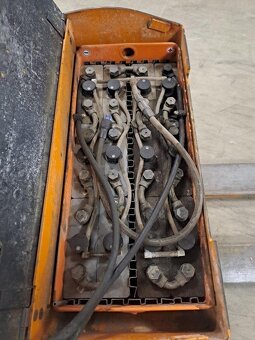 Nízkozdvižný elektrický paletový vozík STILL EGU 20 S s nabí - 4