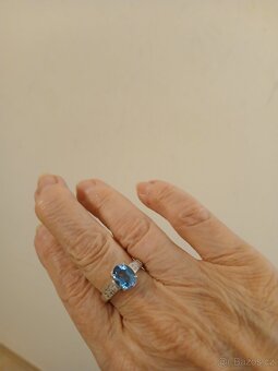 Stříbrný prsten Topaz Swiss blue,s drobnými zirkonkami - 4