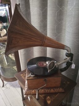 Malý gramofon s troubou - 4