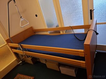 Polohovací elektrické lůžko s antidekubitní matrací - 4