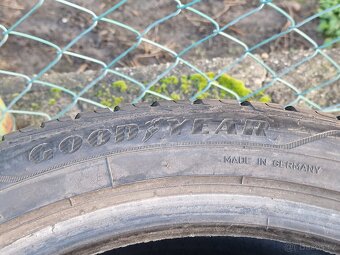 255/45/19 Zimní pneu Goodyear UltraGrip Performance - 4