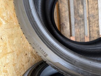 Prodám 235/40/19 letni pneu - 4
