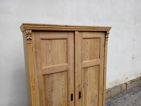 Starozitna šatní skrin po renovaci - 4