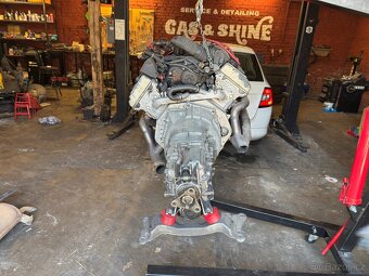 Motor BMW M60B40 - 4