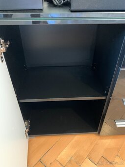 Skříň pod TV - 4