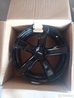 5x112 R18 7.5j et 25 Dezent black zanovni - 4