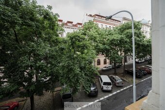 Prodej prostorného bytu 3+kk 111m2 s balkónem a sklepem v p - 4