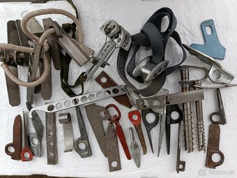 Turistické boty ,lezecké vybavení,mačky. - 4