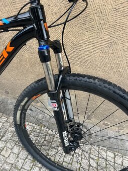 Prodej horského kola Trek Xcaliber 8 ve výborném stavu - 4