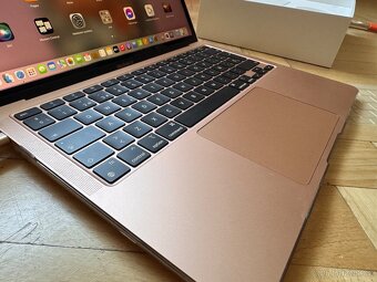 MacBook Air 13 2020 zlatý - 4
