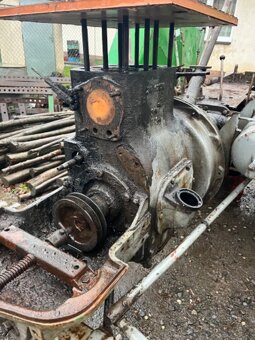 Prodám zdravý blok motoru s klikovkou a vačkou na ZETOR25 - 4