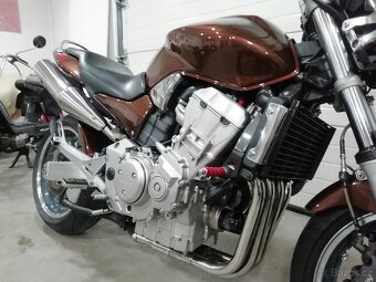 Honda Hornet 900 + nový kufr. Top stav - 4